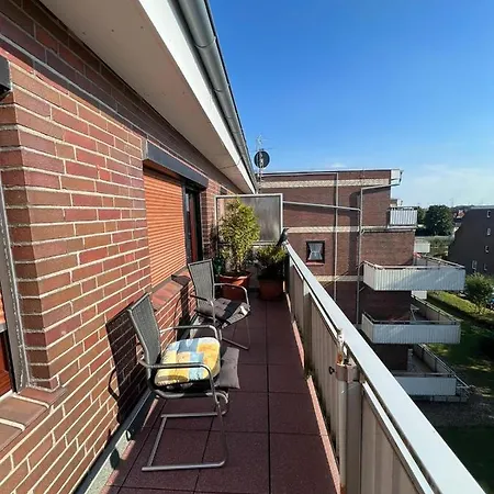 Nordseeglueck Franz Mit Blick Bis Zum Meer Dornumersiel